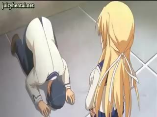Si rambut perang anime madu melakukan seks kaki